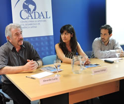 Scherlis and Laría presented their chapters of the book «Challenges for strengthening democracy in Argentina»