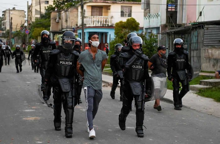 La represión en Cuba gana el terreno perdido 