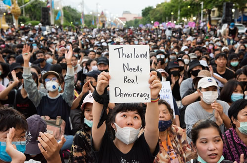 Nuevas generaciones, nuevas demandas: oposición de la juventud a la Constitución tailandesa
